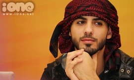 'Trai đẹp bị trục xuất' điệu đà làm duyên trước ống kính