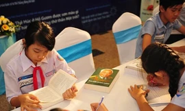 Học sinh lớp 7 khóc thương Đại tướng