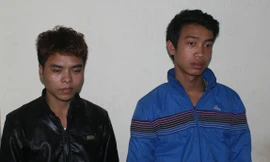 Hai đối tượng tại cơ quan công an