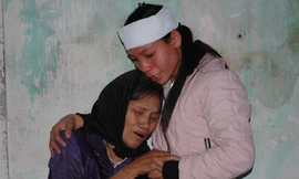 Vụ cháy quán bar ở Zone 9: Xóm nghèo rơi lệ