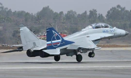 Một chiếc MiG-35 của Nga cất cánh tại triển lãm hàng không Aero India 2009 ở Bangalore, Ấn Độ, ngày 11 tháng 2 năm 2009. DIBYANGSHU SARKAR / Getty Images