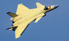 Một chiếc máy bay tàng hình J-31 chưa sơn màu của không quân Trung Quốc