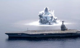 Hàng không mẫu hạm USS Gerald R. Ford của Hải quân Mỹ trong cuộc thử nghiệm xung kích ở Đại Tây Dương, ngày 18 tháng 6 năm 2021.
