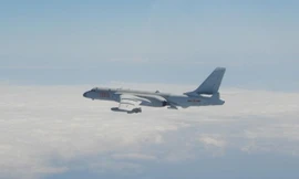 Máy bay ném bom H-6K 