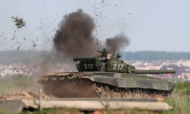 Cuộc đấu 'kiến và voi', UAV giá rẻ và những siêu tăng hàng chục triệu USD