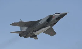 Tên lửa siêu thanh Kinzhal dưới bụng tiêm kích MiG-31K