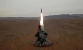 Cảnh phóng tên lửa đạn đạo DF-26 của Trung Quốc