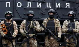 Khẩu VSS Vintorez trong tay người lính ngoài cùng bên trái