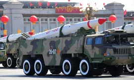 Tên lửa DF-15B trong một cuộc duyệt binh ở Bắc Kinh năm 2009.