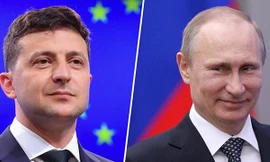 Ông Zelensky (trái) và ông Putin