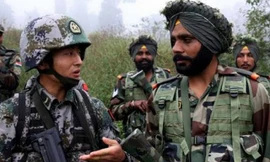 Lĩnh Ấn Độ đứng gác ở biên giới trong cái lạnh dưới 0 độ