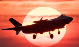 Một số người cho rằng nguyên mẫu ban đầu của dòng J-20 trông giống như sự giao thoa giữa Su-57 và F-22