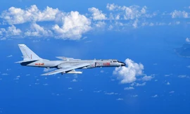 Một chiếc H-6K ngoài khơi Đài Loan năm 2016.