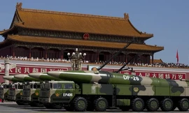 Tên lửa đạn đạo DF-26 "sát thủ tàu sân bay" của Trung Quốc
