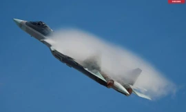 Hãng tin RIA Novosti của Nga trích dẫn các nguồn tin giấu tên tuyên bố đã nhìn thấy một chiếc Sukhoi Su-57 thế hệ thứ năm của Nga mang theo một chiếc nguyên mẫu "vũ khí siêu vượt âm”