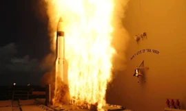 Tàu chiến Mỹ khai hỏa tên lửa đánh chặn