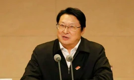 Hồ Vấn Minh là người chỉ đạo công việc đóng hai tàu sân bay Liêu Ninh và Sơn Đông của hải quân Trung Quốc 