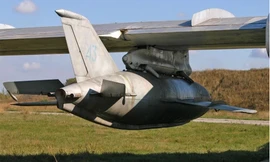 Một tên lửa, thực ra là máy bay thu nhỏ, của Liên Xô