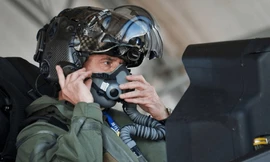 Chiếc mũ đắt tiền của phi công tiêm kích F-35