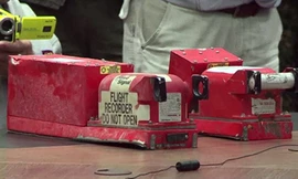 Vương quốc Anh khẳng định có thể giải mã các hộp đen của máy bay Boeing 777 MH17 trong 24 giờ đồng hồ