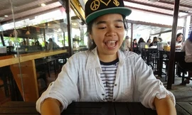 Ẵm học bổng toàn phần, cô gái tạm hoãn du học để “chịu khổ“