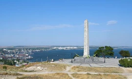 Đóng cửa eo biển Kerch, Ukraine khó tránh xung đột với Nga?