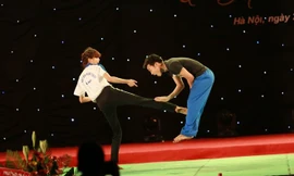 Màn đấu võ của cô giáo thể dục tương lai