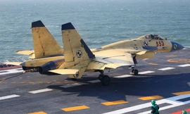 Trung Quốc chưa thể sản xuất hàng loạt tiêm kích J-15 và J-16