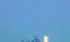 Ấn Độ lần đầu phóng tên lửa BrahMos từ khu trục nội địa