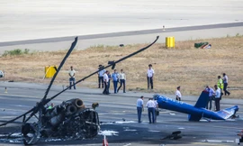 Cận cảnh trực thăng Mi-8 Nga cháy rụi khi hạ cánh