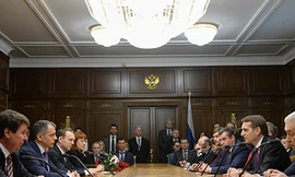 Chủ tịch Duma Quốc gia Nga Sergei Naryshkin tại một cuộc gặp với giới chức Crimea. Ảnh: Lenta 