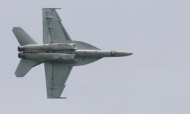 F-18 Mỹ bất ngờ xuất hiện trên bầu trời Iraq