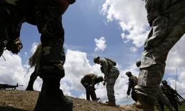 Binh sĩ Mỹ tới Ukraine tập trận lúc ‘nước sôi lửa bỏng’