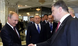 Tổng thống Nga và Ukraine bắt tay trước cuộc hội đàm