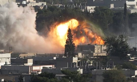 Khói đạn mịt mù gần biên giới Syria - Thổ Nhĩ Kỳ