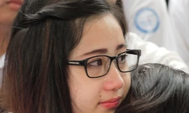 Vẻ mặt biểu cảm của nữ sinh làm 'say' người đối diện