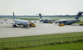 Australia lộ tham vọng với các siêu vận tải cơ và tiếp dầu