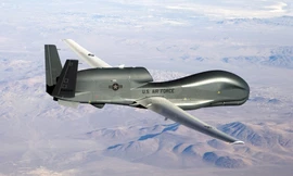 Máy bay không người lái RQ-4 Global Hawk.