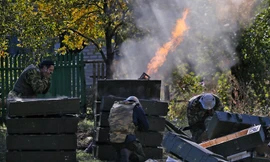 Pháo kích dồn dập ở Donetsk