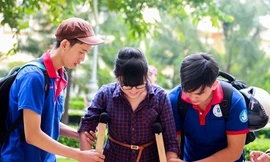 Khoảnh khắc nghẹn lòng mùa thi đại học 2014