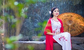 Nhan sắc 10 nữ sinh xinh đẹp nhất trường Báo trong tà áo dài