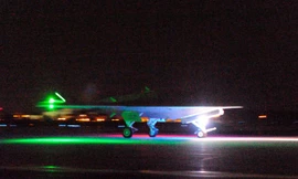 Máy bay không người lái tấn công X-47B lần đầu bay đêm