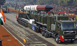 Ấn Độ phô trương sức mạnh siêu tên lửa Agni IV