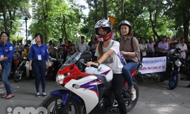 Những hành động đẹp khiến sĩ tử rơi nước mắt mùa thi 2014