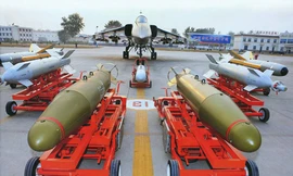 Trang bị vũ khí của JH-7. 