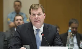 Ngoại trưởng Canada John Baird