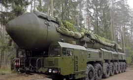 Nga thử tên lửa đạn đạo Yars lúc ‘nước sôi lửa bỏng’