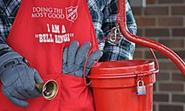 Vài ngày trước Giáng sinh 2010, chiếc ấm đỏ này đón nhận 5 tấm séc của ông già Noel ẩn danh