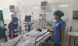 Hai người chết, một nguy kịch nghi do ngộ độc