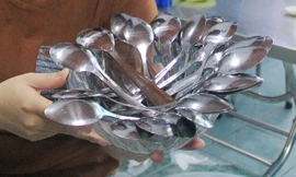Đà Nẵng thay hơn 9000 chiếc thìa không rãnh cho quán ăn đường phố